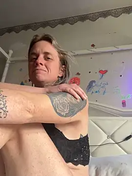 kittykatskat online show from November 20, 2:07 pm