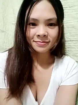 quynhquynh  online show from December 4, 3:35 pm