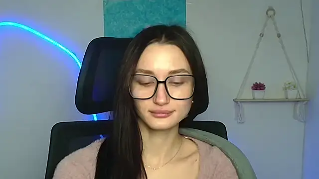 Stella XO online show from February 13, 7:10 am