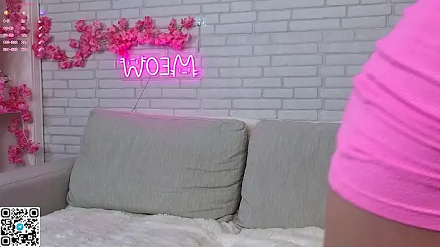 KissYourTessa online show from February 6, 5:22 am