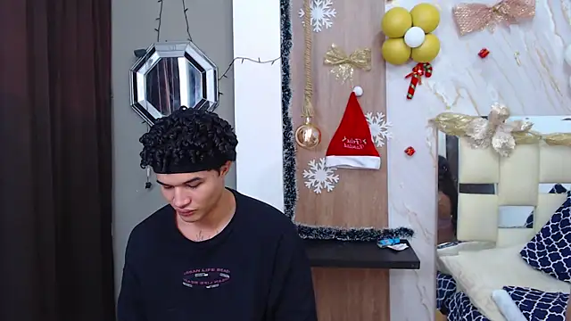 sweett love  online show from December 5, 4:45 am