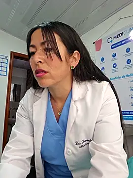 JustSamantha  online show from March 12, 1:25 pm