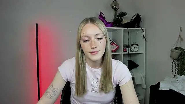 EvelynBlond online show from March 30, 12:38 pm