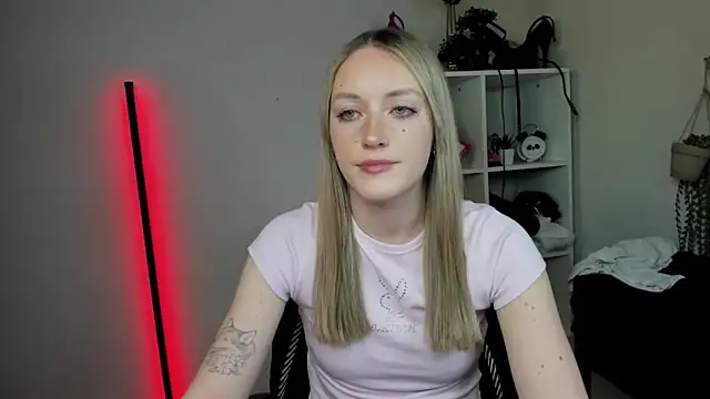 EvelynBlond online show from April 13, 12:28 pm