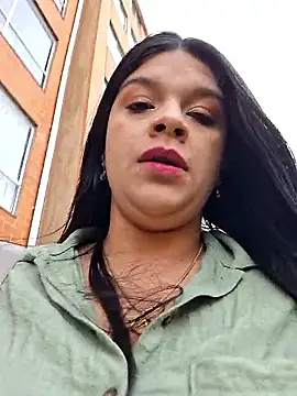 Layla-daring online show from December 4, 7:25 pm