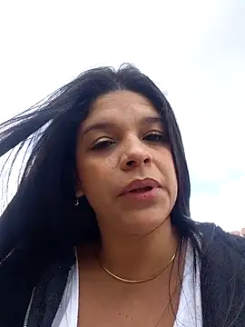 Layla-daring online show from June 5, 6:14 pm