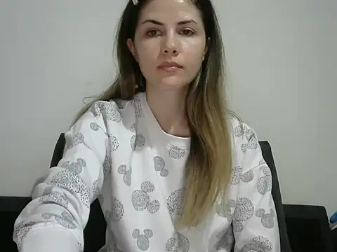 Erii18 online show from November 23, 1:57 pm