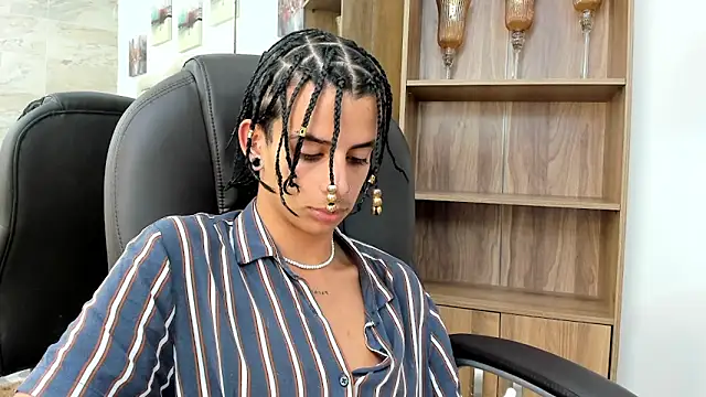 molly madisson  online show from February 27, 6:30 pm