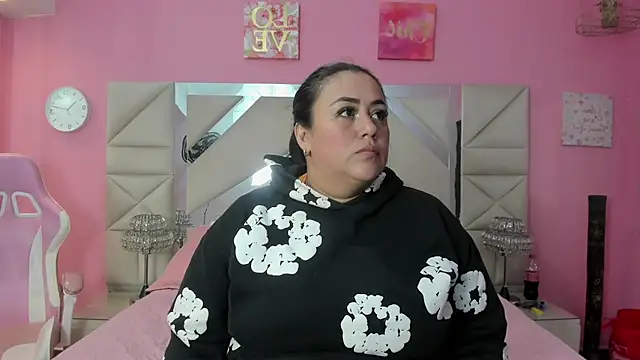 molly madisson  online show from March 4, 12:34 pm