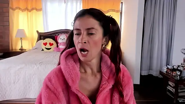 Charlotte-Willson online show from March 5, 9:21 pm