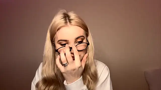 KarissaBoisse online show from November 28, 6:00 pm