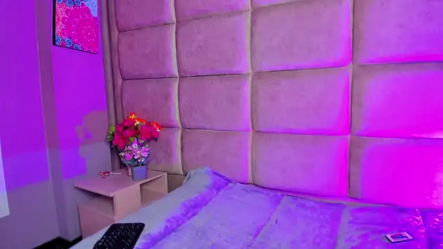 CharlotteStuart online show from March 26, 3:52 am