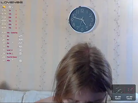 Snapshot of LustfulSarah chatting on October 6, 1:50 pm LustfulSarah online show from October 6, 1:50 pm