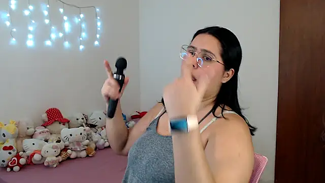 suckdreams19 online show from February 4, 1:08 am