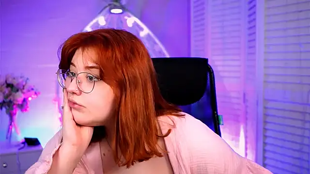 StaceyJensen online show from April 11, 1:15 pm