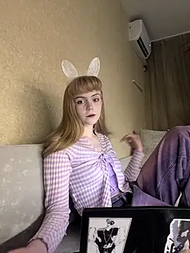 OpheliaZ online show from January 18, 2:35 pm