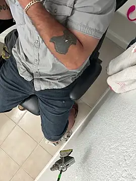 2addictivelyhorny online show from April 9, 12:46 am