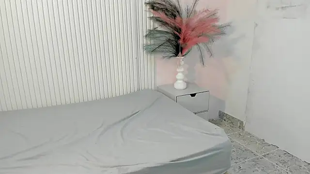 KeiraFox9 online show from December 4, 8:05 am