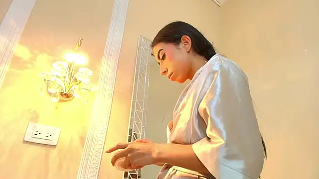 HallieStone online show from April 17, 12:18 pm