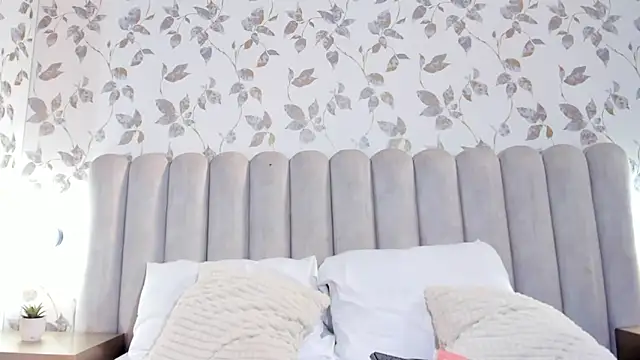 Lizz Bunny online show from February 13, 9:05 pm