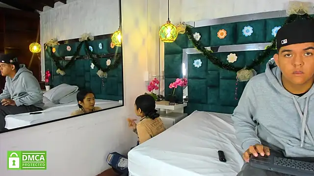  bonnyandclyde online show from January 7, 11:57 am