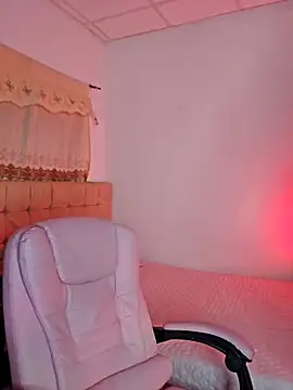 Modelsalo online show from December 3, 4:42 pm