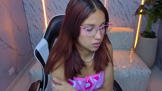 Saphire Tx online show from December 3, 1:35 pm