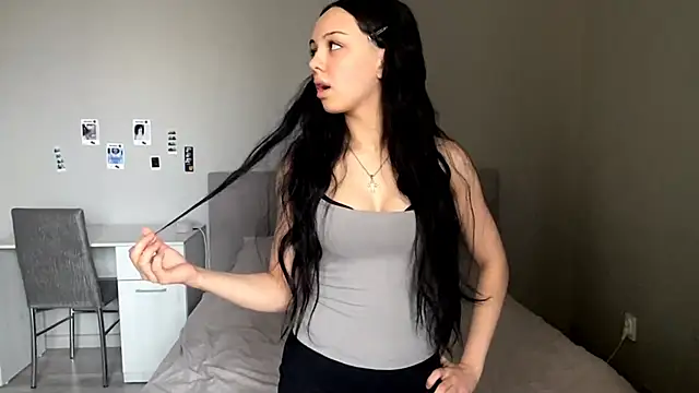 BabyEmi online show from November 28, 9:12 am