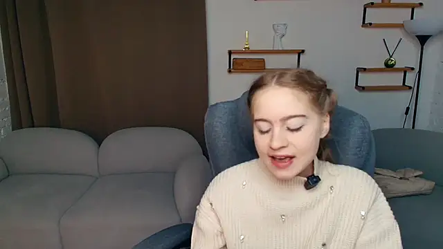 FairrryBluuum online show from November 28, 2:31 pm