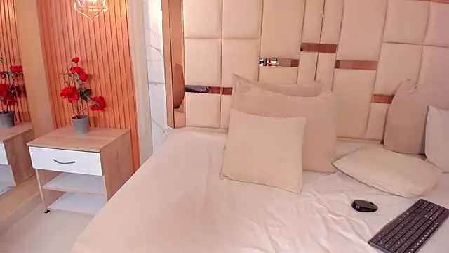 samantha quinnn online show from February 5, 7:00 am