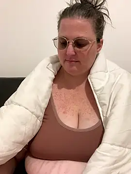 bea french curvy online show from January 13, 7:40 pm