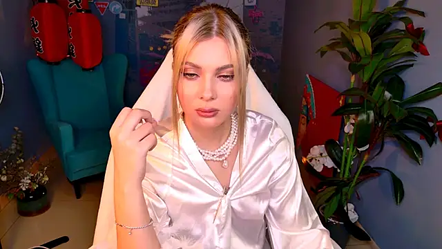 HyileyClark online show from March 14, 12:39 pm