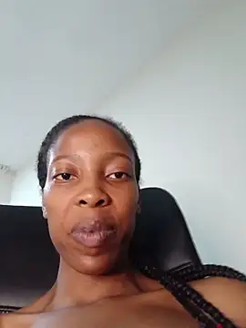 MsParisSmith online show from February 14, 9:00 am