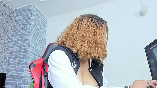 Crystal bunn online show from November 27, 8:45 pm