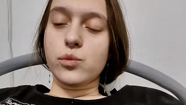 SophieHazely online show from January 11, 10:09 am