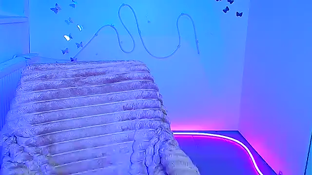 Amanda Swannn online show from April 14, 6:13 am