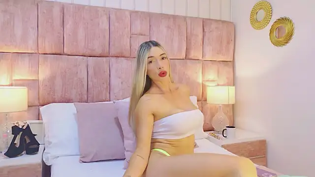 AnnaQuinn online show from April 14, 10:32 pm