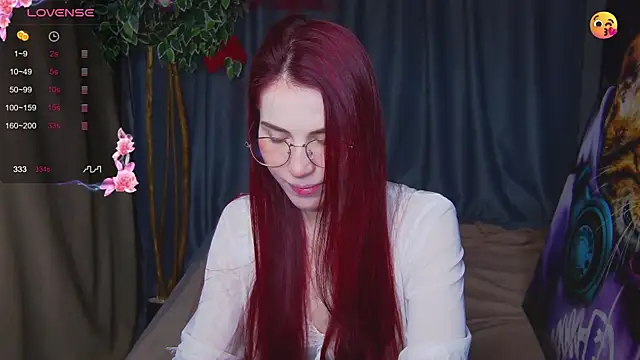 Emily Kente online show from December 18, 1:10 am