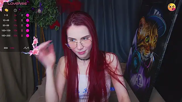 Emily Kente online show from December 19, 1:21 am