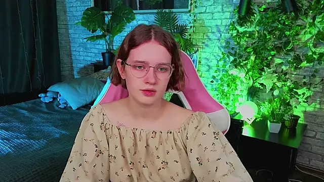 Mia Mooore online show from February 20, 1:23 pm