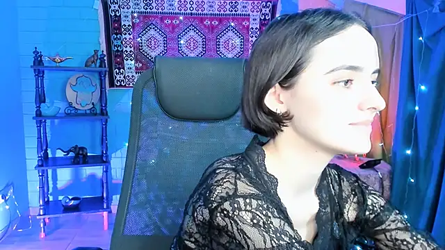 KateWillows online show from March 9, 4:59 am