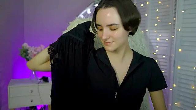 KateWillows online show from December 2, 1:13 pm