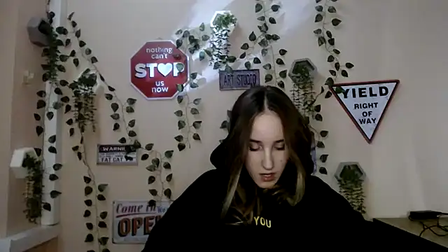 Moon  Lily online show from December 1, 3:04 pm