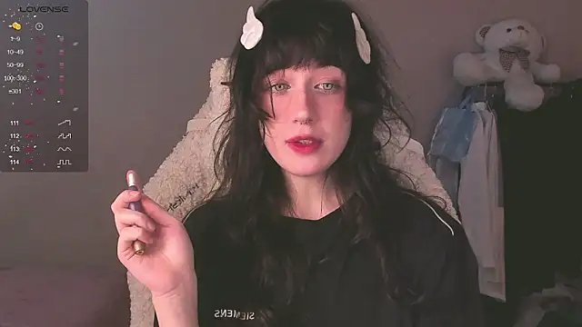 MePretty online show from November 29, 11:42 pm