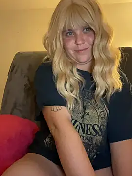 WattledFourth online show from December 14, 1:00 am