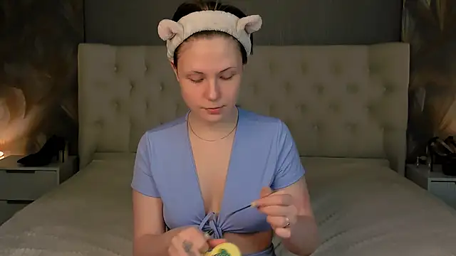 YONA WINK online show from April 1, 5:52 am