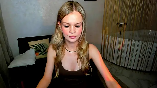 MidnighteAura online show from July 4, 7:32 pm