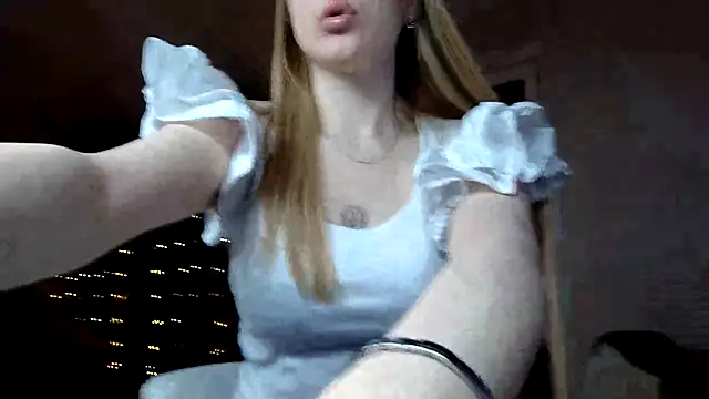 LunaPeony online show from April 16, 7:57 pm