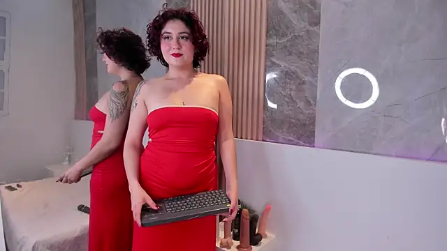 MissSavage  online show from December 13, 8:15 pm