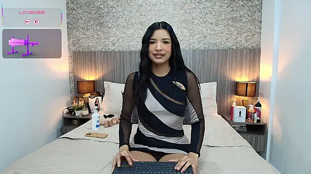 nicol alvarez online show from March 2, 11:28 am